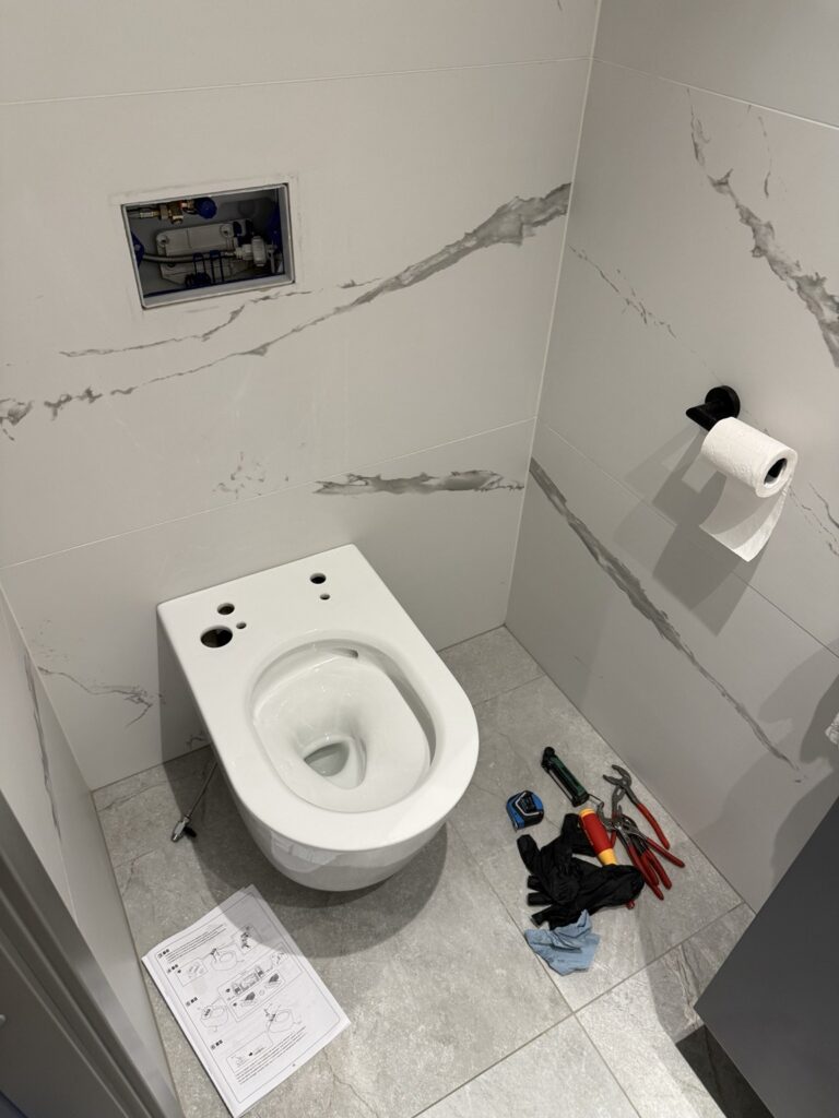 TOTO WC-pott WASHLET paigalduse käigus