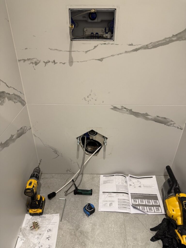 Peidetud vee- ja elektriühendused TOTO WASHLET paigalduseks